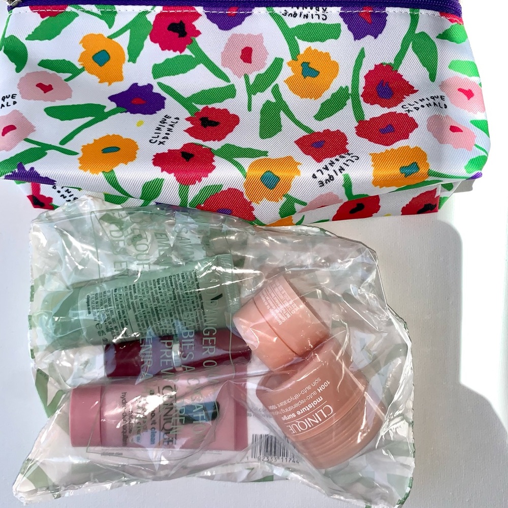 CLINIQUE 7 PIECE GWP- NIB - Picture 2 of 3